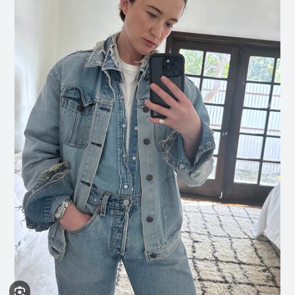 SOLD **Perfectly Distressed Levi’s Jean Jacket** Around M/L can see the size - Picture 13 of 13